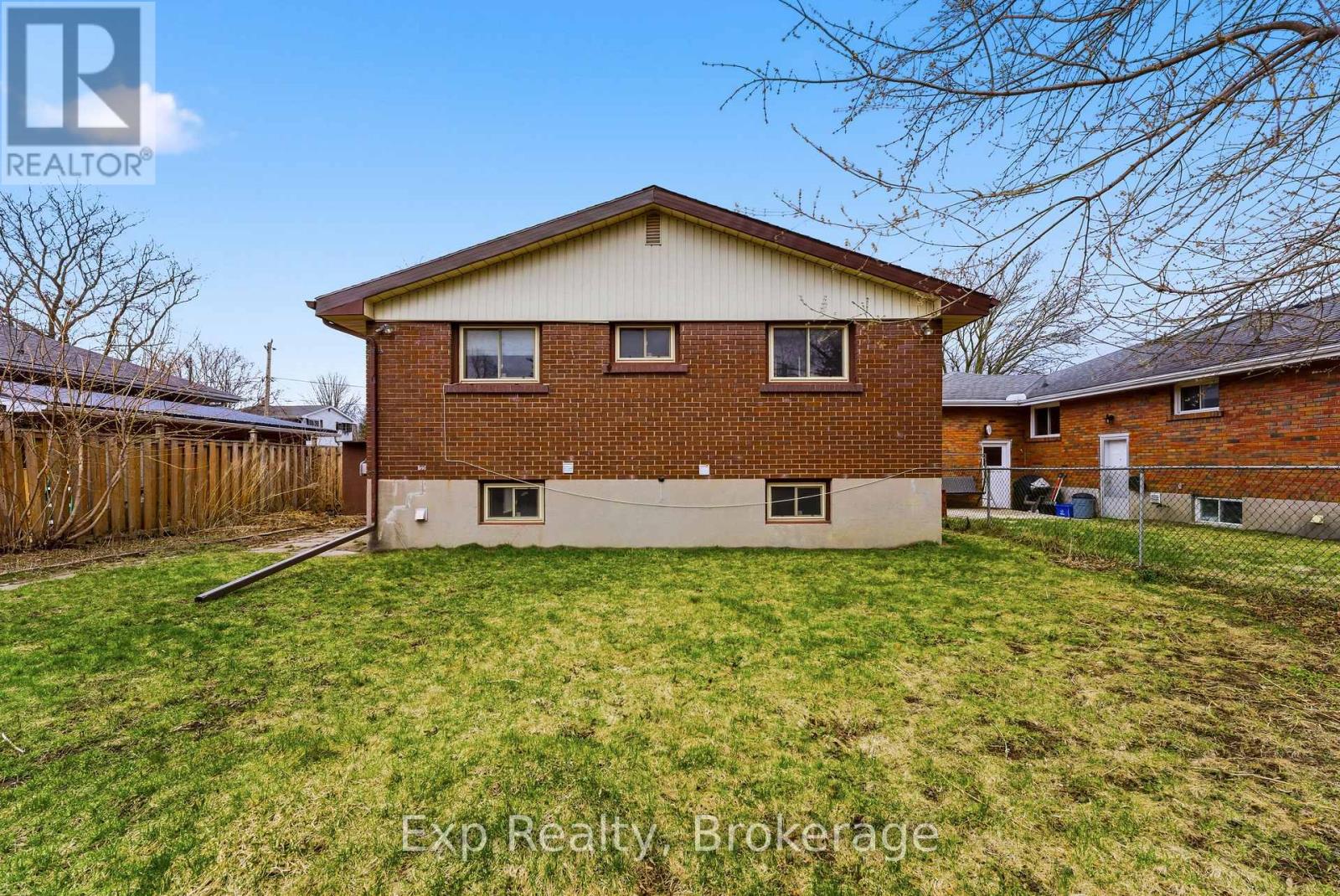 Lower Unit - 10 Plaza Square, Belleville, Ontario  K8N 4J3 - Photo 17 - X13721762