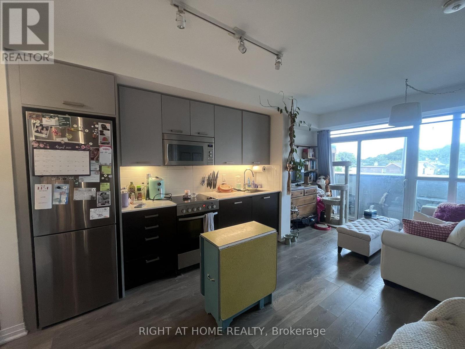 327 - 2301 Danforth Avenue, Toronto, Ontario  M4C 0A7 - Photo 4 - E13721800