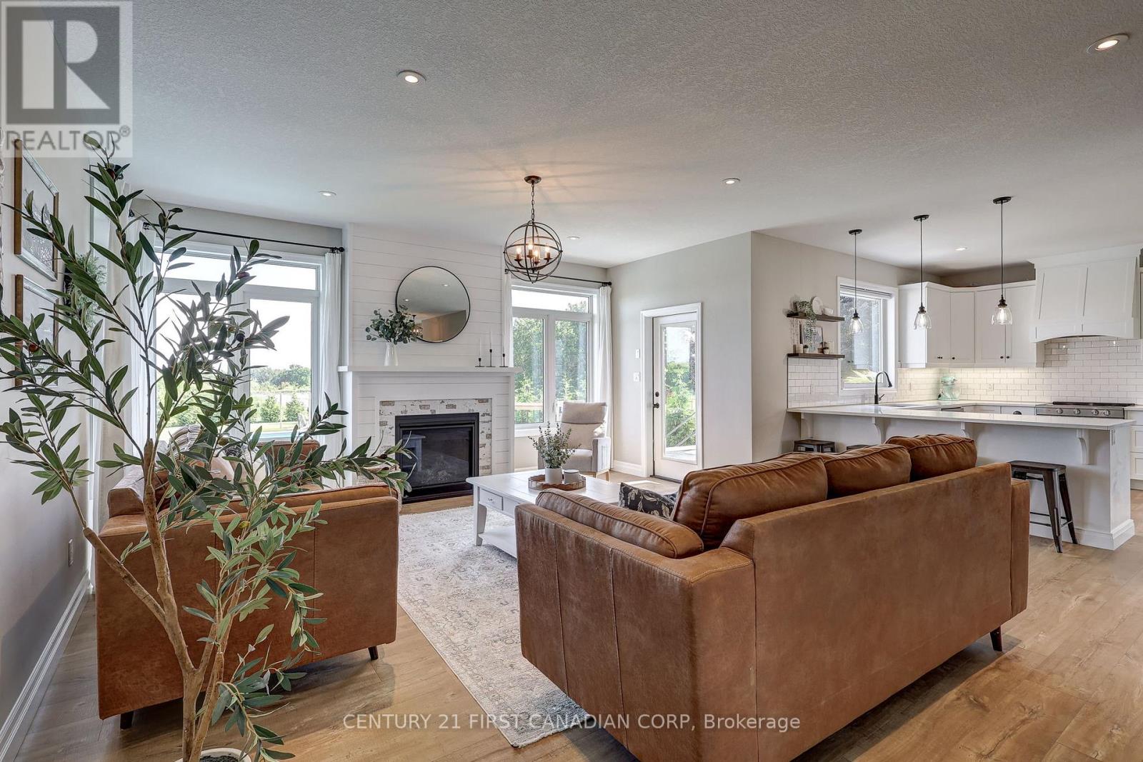 35681 Talbot Line, Southwold, Ontario  N0L 2E0 - Photo 6 - X13721682