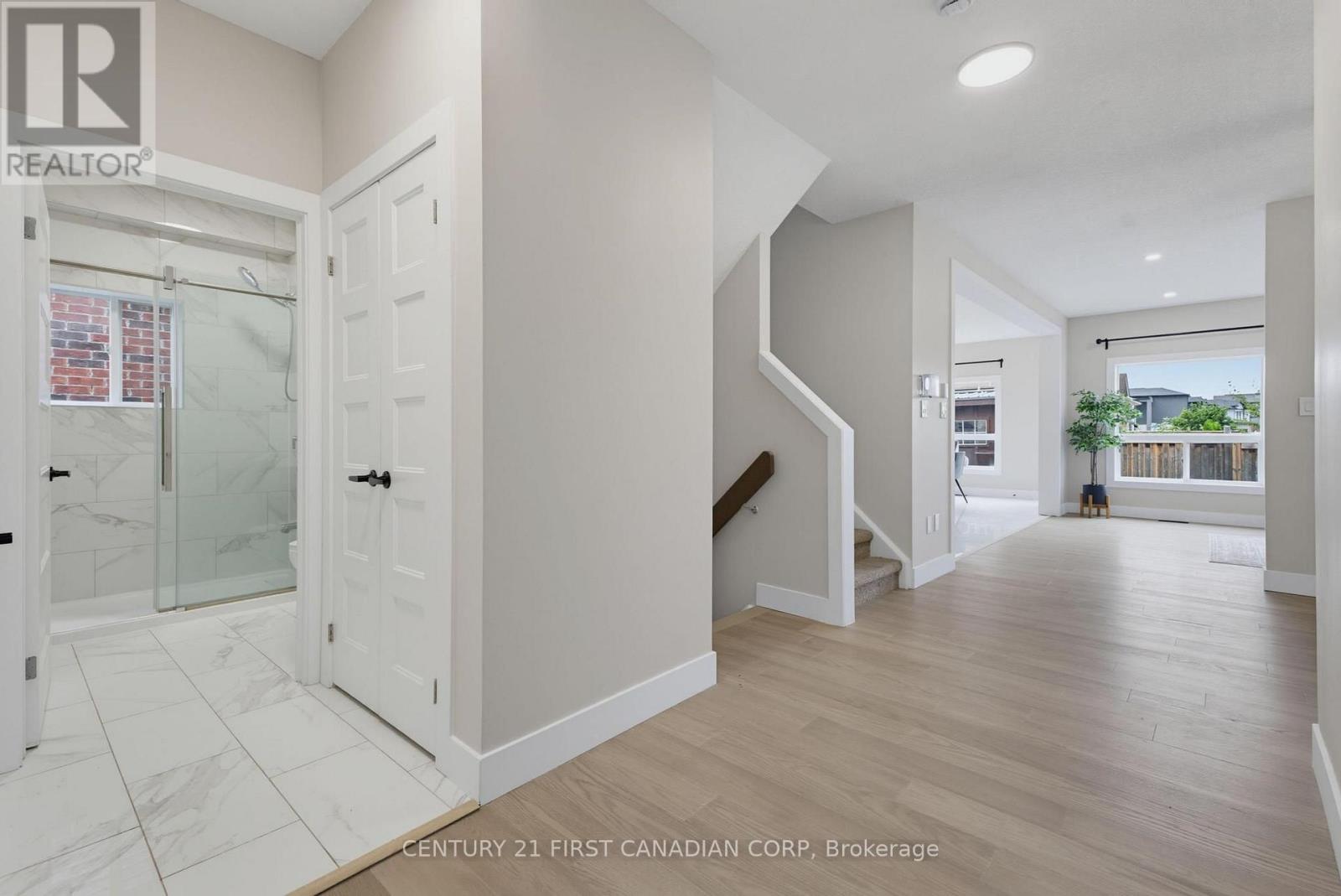 Upper Unit - 2023 Jubilee Drive, London North, Ontario  N6G 0H7 - Photo 7 - X13721704