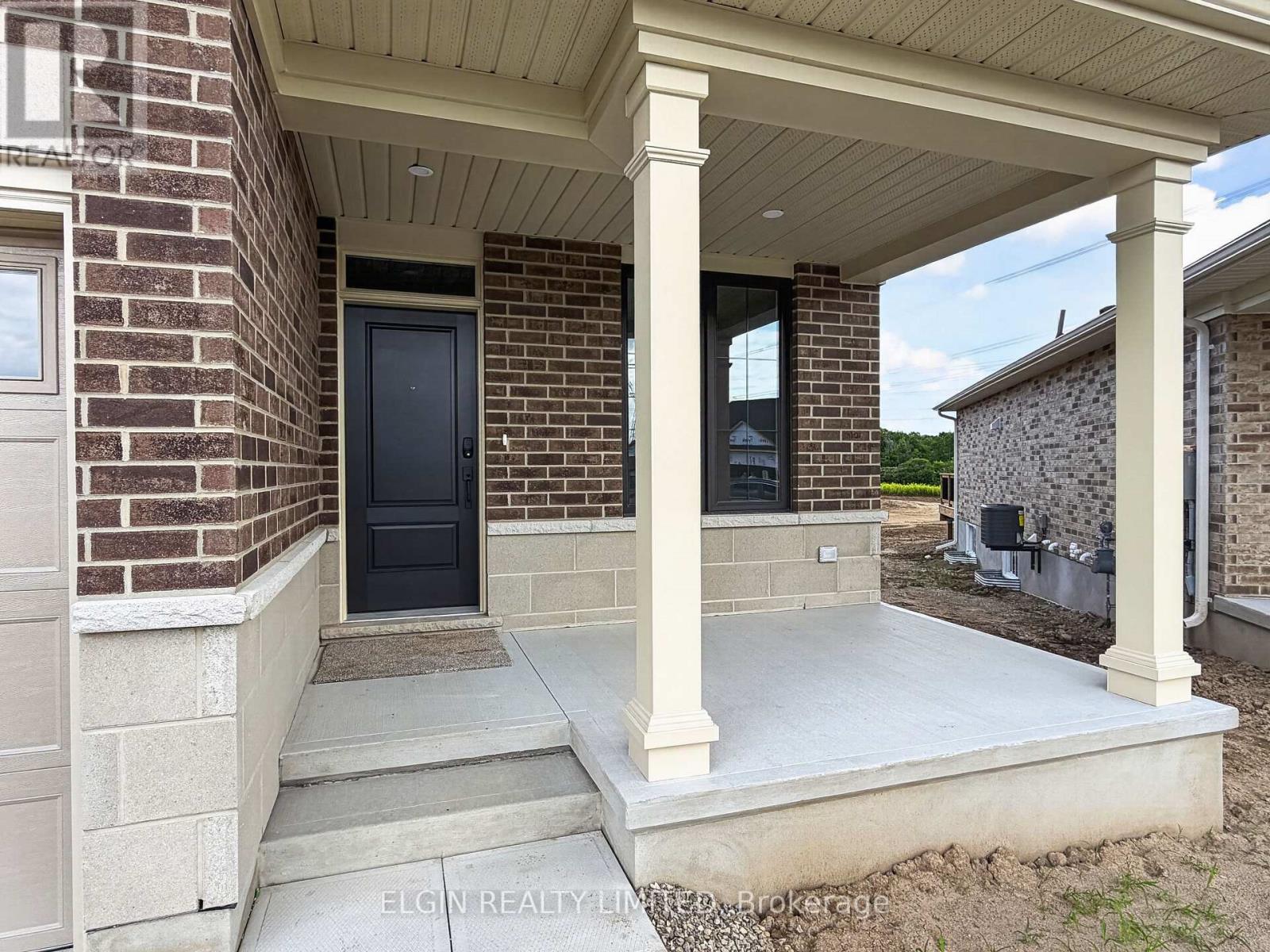 4 Thomas Court, Central Elgin, Ontario  N5P 0E5 - Photo 2 - X13721766