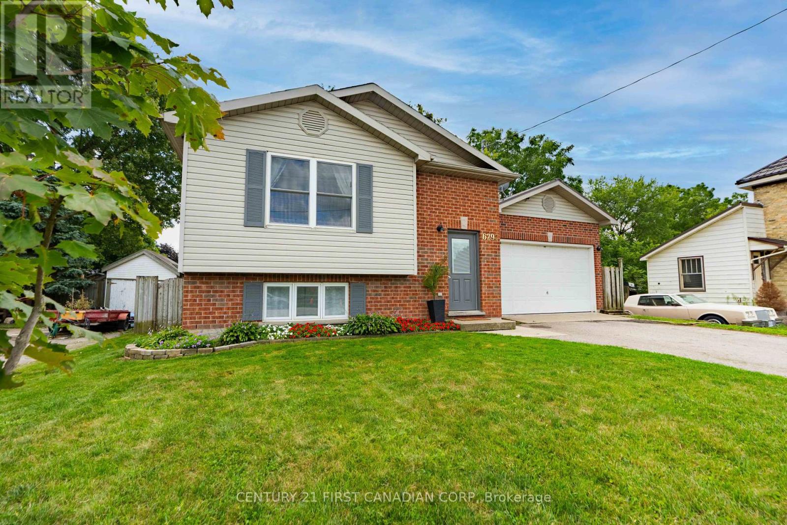 6297 William Street, Lucan Biddulph, Ontario  N0B 2P0 - Photo 3 - X13721774