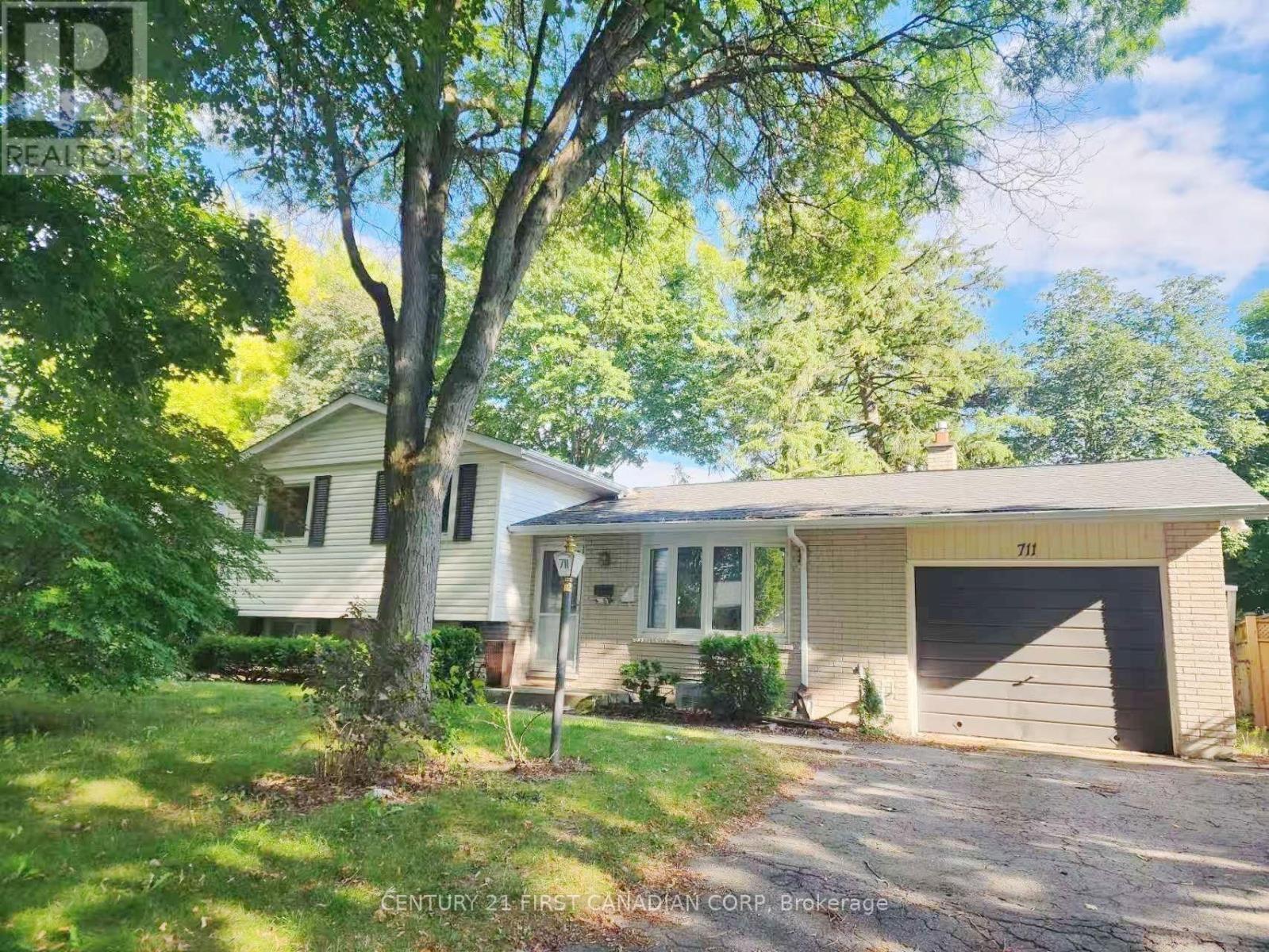 $2,190 MonthlyUpper Level - 711 Algoma Avenue, London North, Ontario