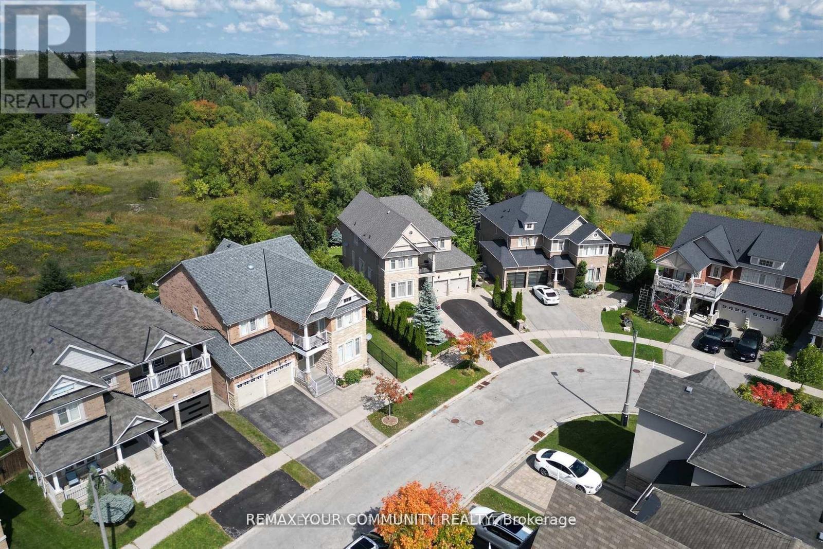 35 Vandervoort Drive, Richmond Hill, Ontario  L4E 0C7 - Photo 5 - N13721672
