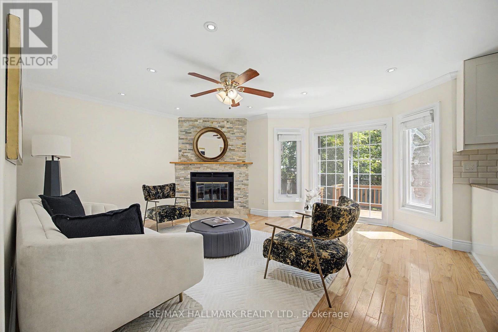 329 Kingsbridge Garden Circle, Mississauga, Ontario  L5R 1K9 - Photo 11 - W13721746