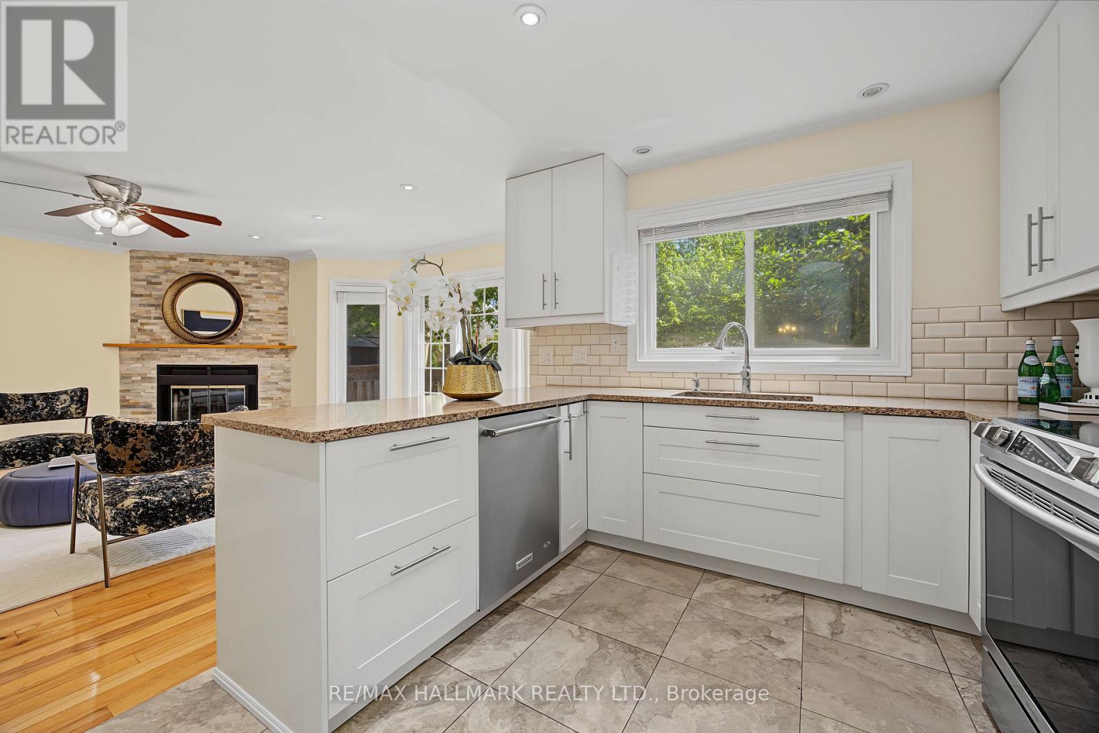 329 Kingsbridge Garden Circle, Mississauga, Ontario  L5R 1K9 - Photo 13 - W13721746