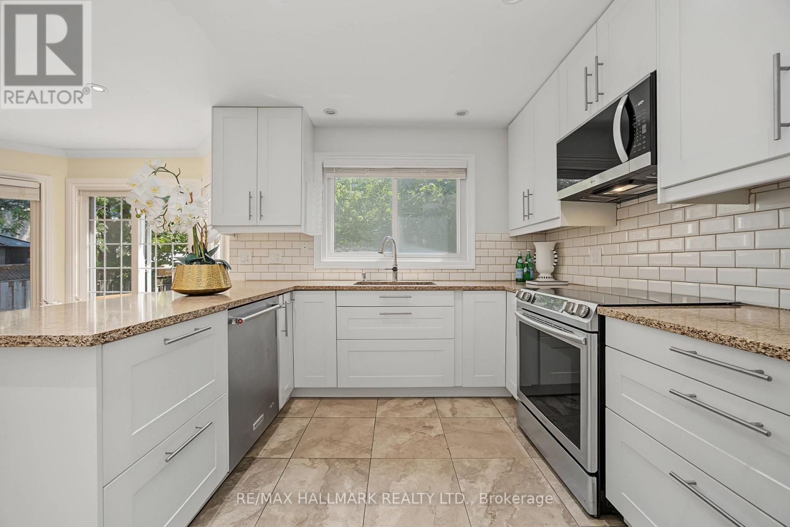 329 Kingsbridge Garden Circle, Mississauga, Ontario  L5R 1K9 - Photo 14 - W13721746