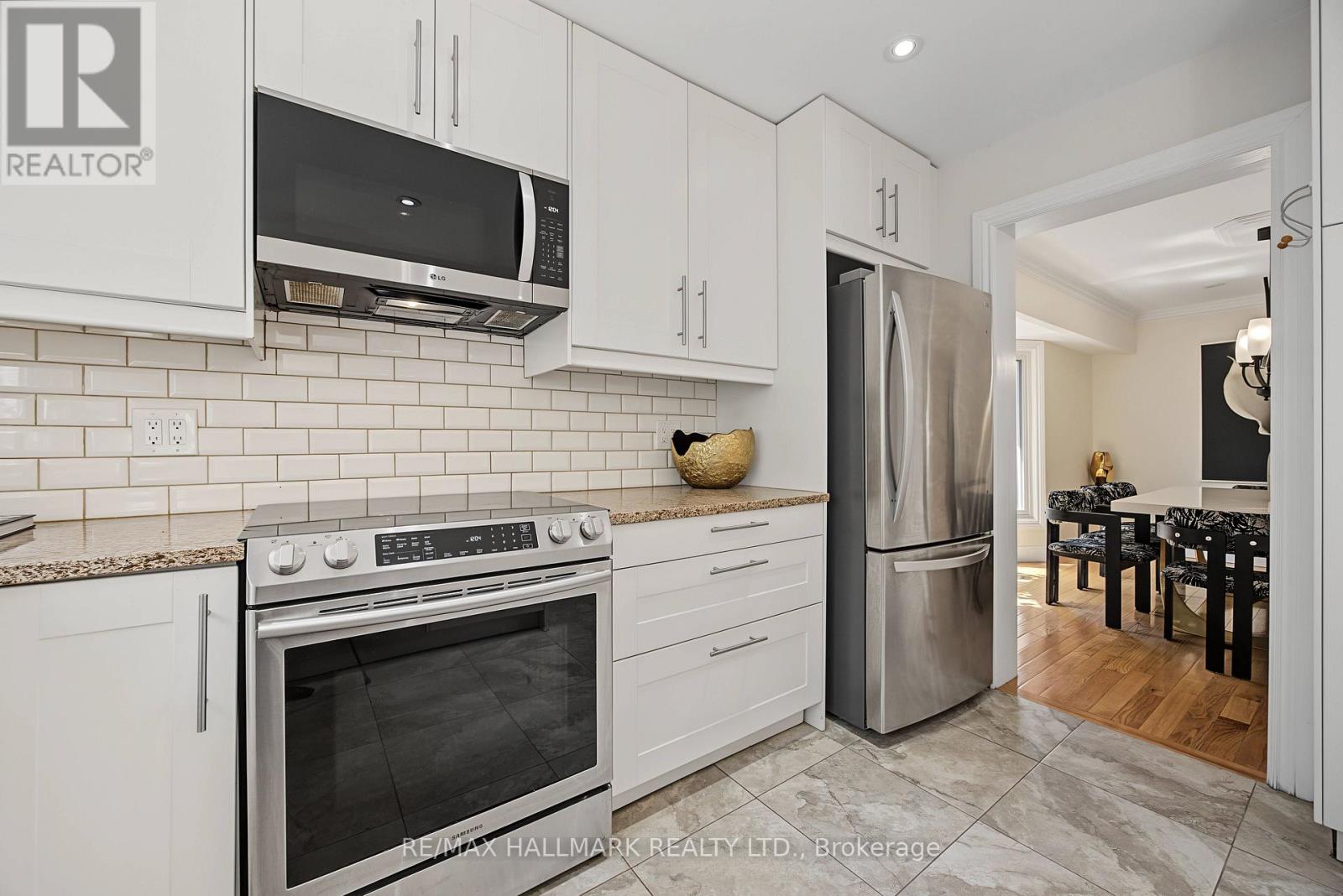 329 Kingsbridge Garden Circle, Mississauga, Ontario  L5R 1K9 - Photo 15 - W13721746