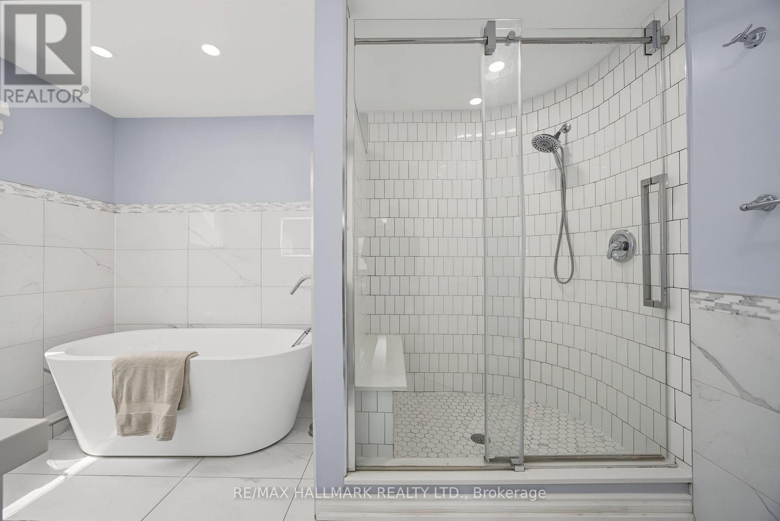 329 Kingsbridge Garden Circle, Mississauga, Ontario  L5R 1K9 - Photo 20 - W13721746