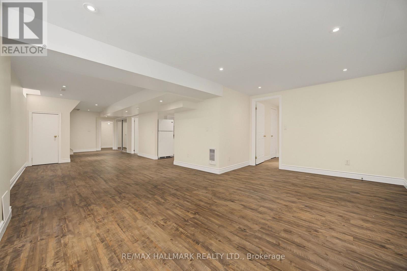 329 Kingsbridge Garden Circle, Mississauga, Ontario  L5R 1K9 - Photo 28 - W13721746