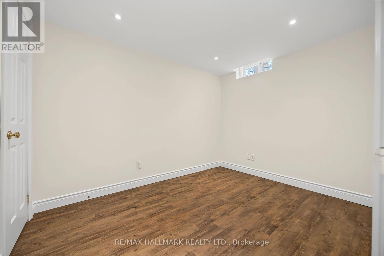 329 Kingsbridge Garden Circle, Mississauga, Ontario  L5R 1K9 - Photo 31 - W13721746