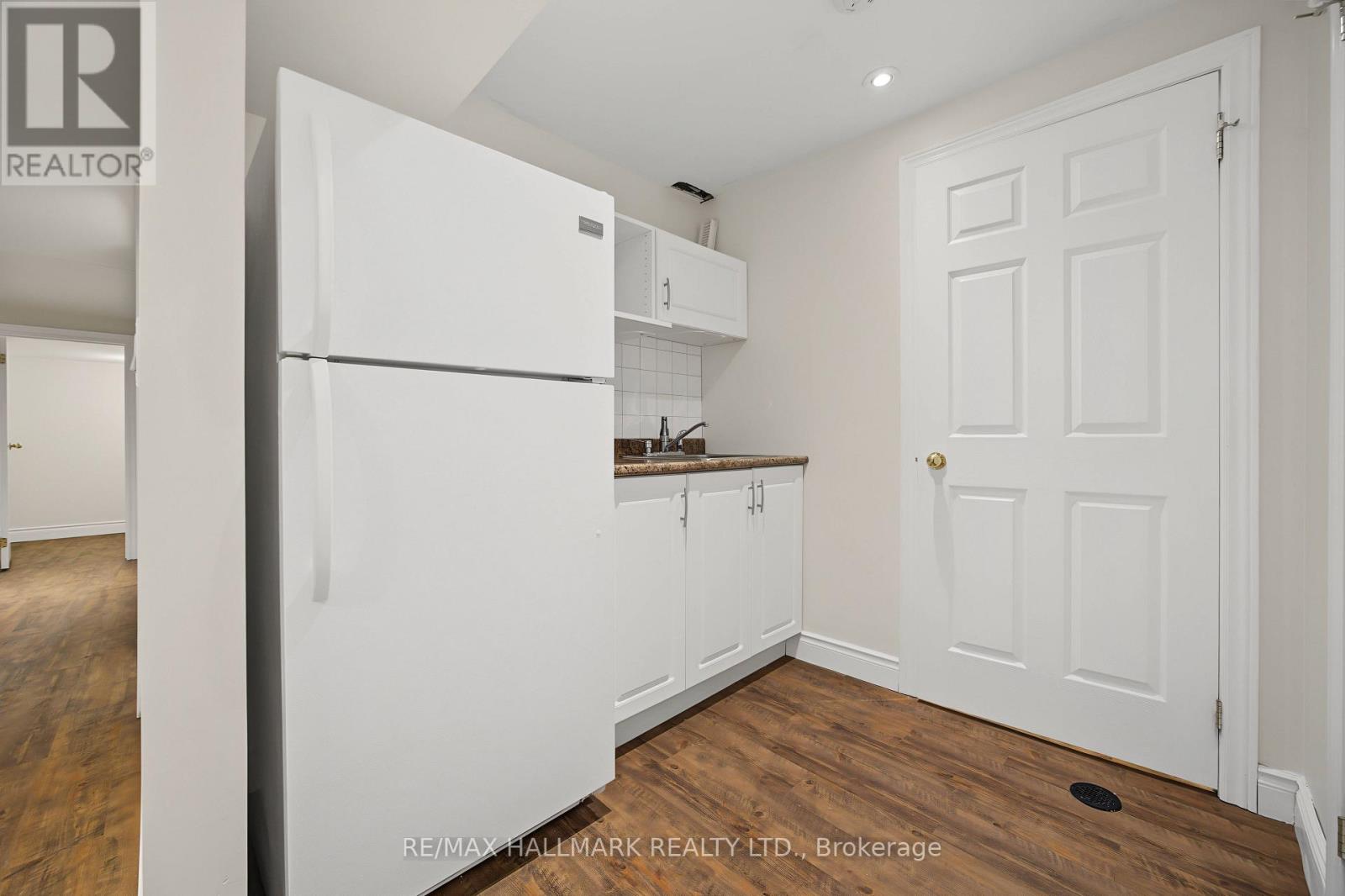 329 Kingsbridge Garden Circle, Mississauga, Ontario  L5R 1K9 - Photo 32 - W13721746