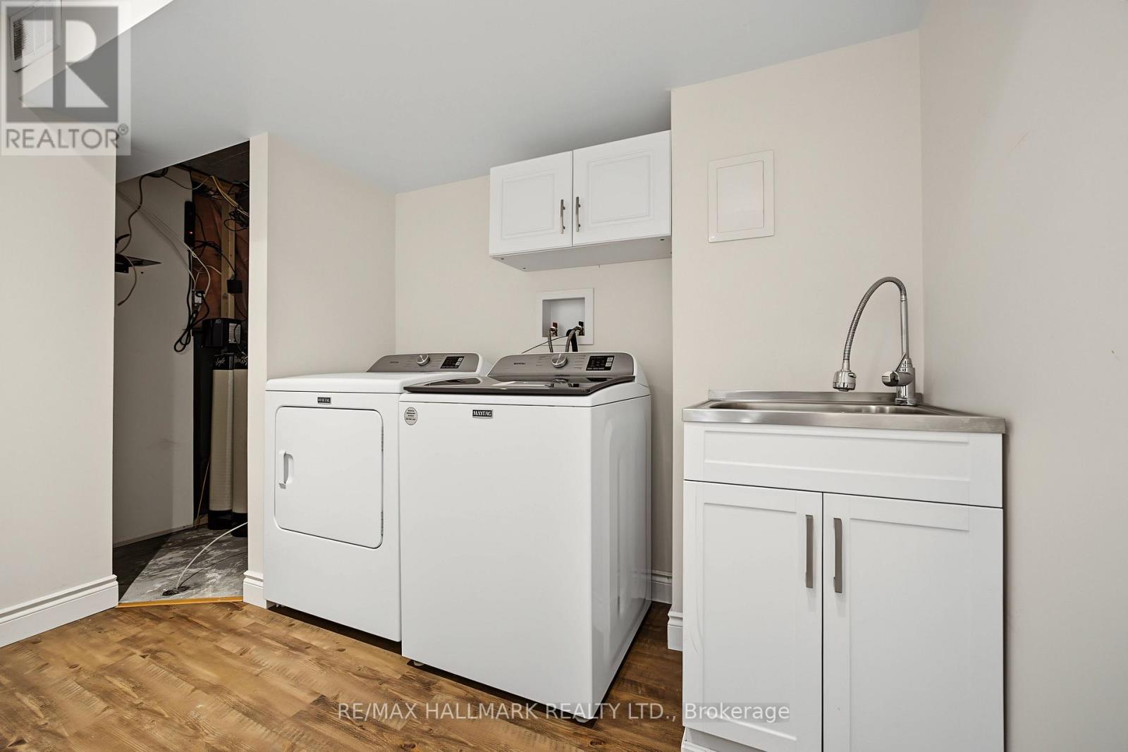 329 Kingsbridge Garden Circle, Mississauga, Ontario  L5R 1K9 - Photo 34 - W13721746