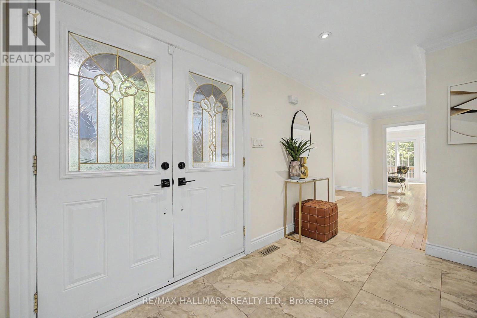 329 Kingsbridge Garden Circle, Mississauga, Ontario  L5R 1K9 - Photo 5 - W13721746