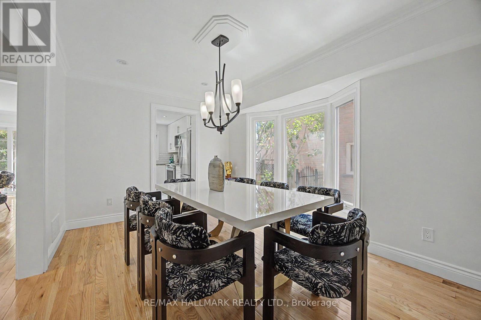 329 Kingsbridge Garden Circle, Mississauga, Ontario  L5R 1K9 - Photo 9 - W13721746