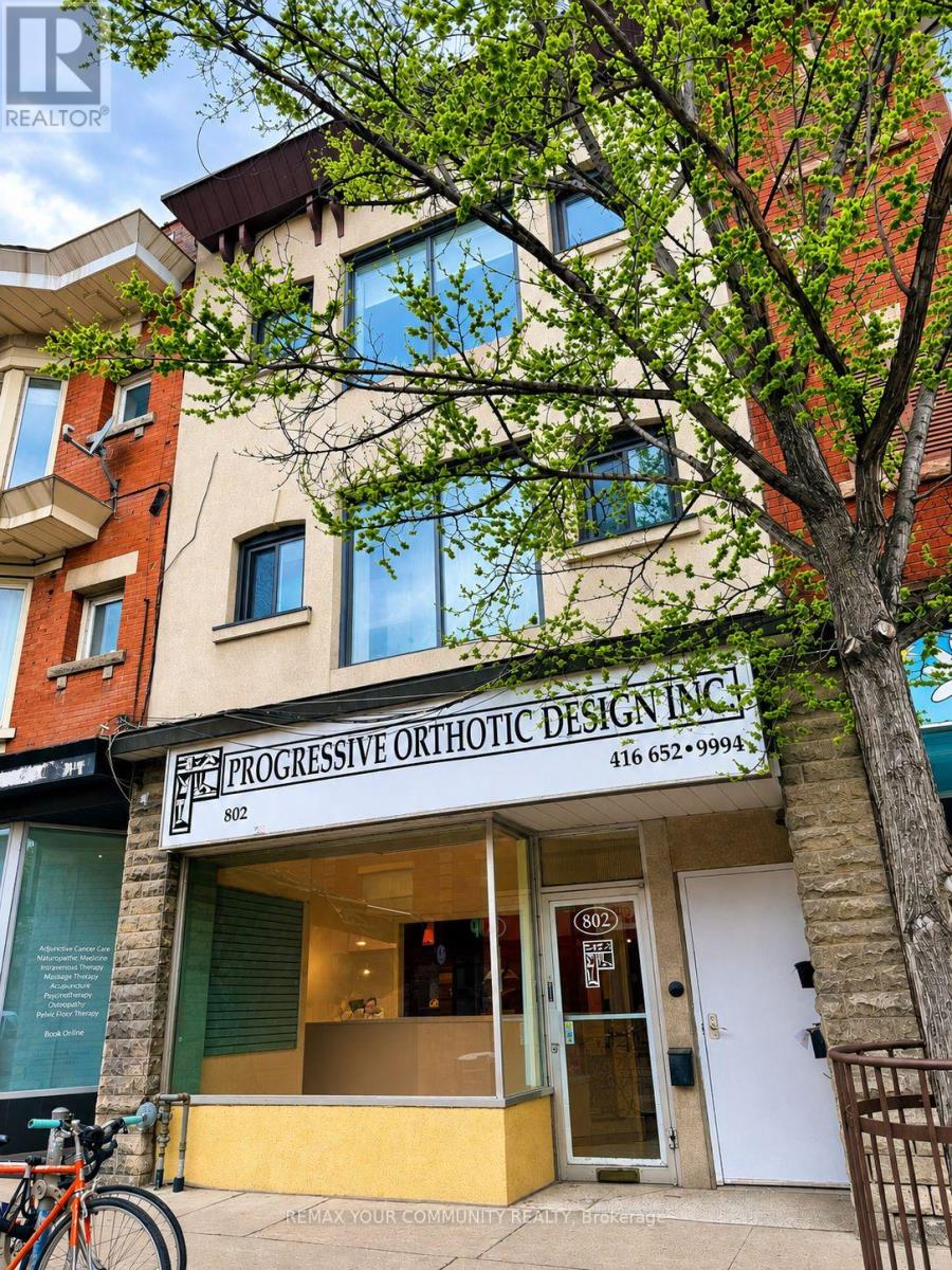 802 BLOOR STREET W, Toronto, Ontario