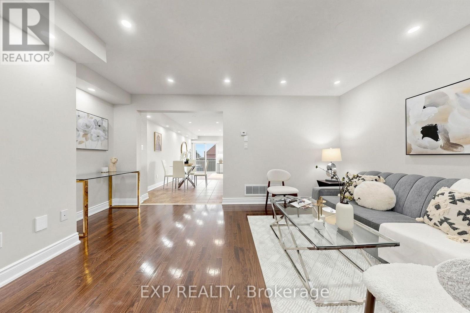 61 Spicebush Terrace, Brampton, Ontario  L6X 0J4 - Photo 5 - W13721806