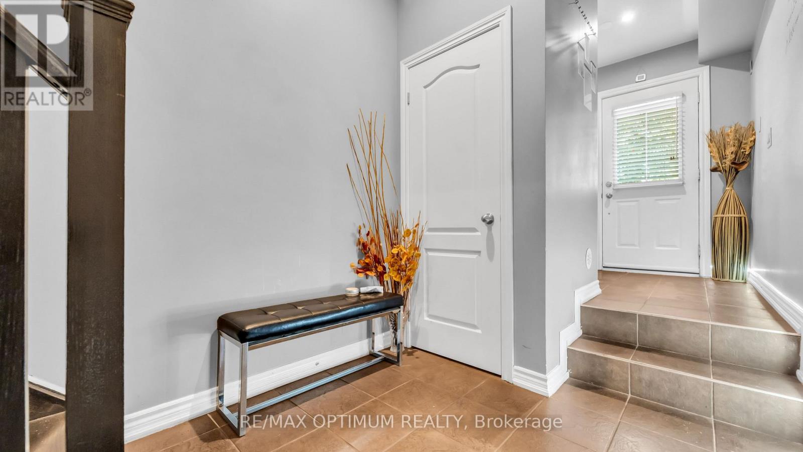 151 Cedar Lake Crescent, Brampton, Ontario  L6Y 0P9 - Photo 5 - W13721812