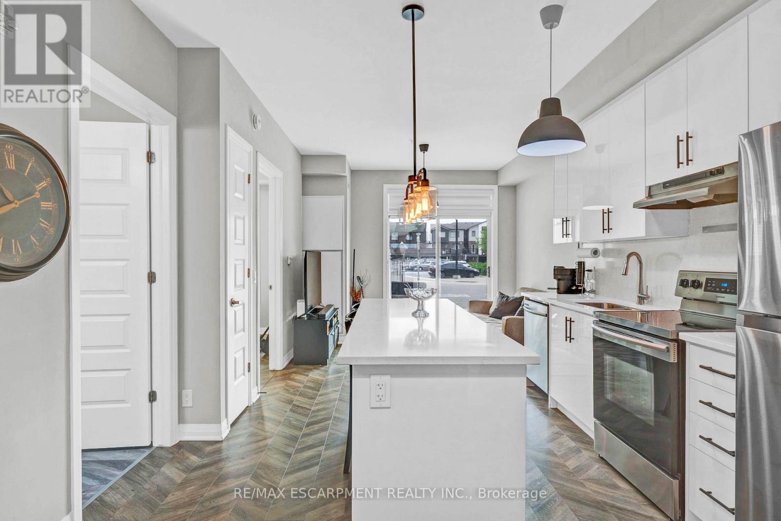 101 - 1105 LEGER WAY