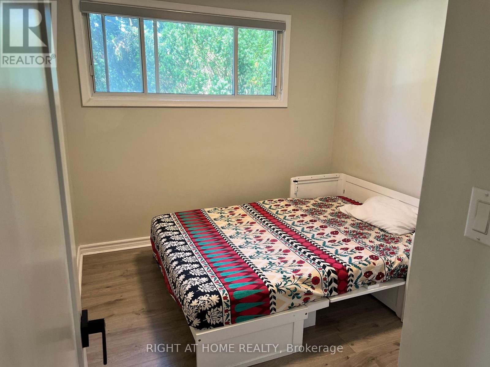 Upper - 508 Stafford Drive, Oakville, Ontario  L6L 4M5 - Photo 13 - W13721850