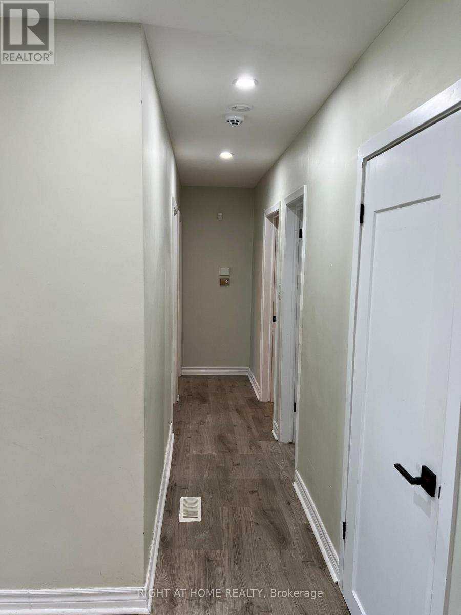 Upper - 508 Stafford Drive, Oakville, Ontario  L6L 4M5 - Photo 17 - W13721850
