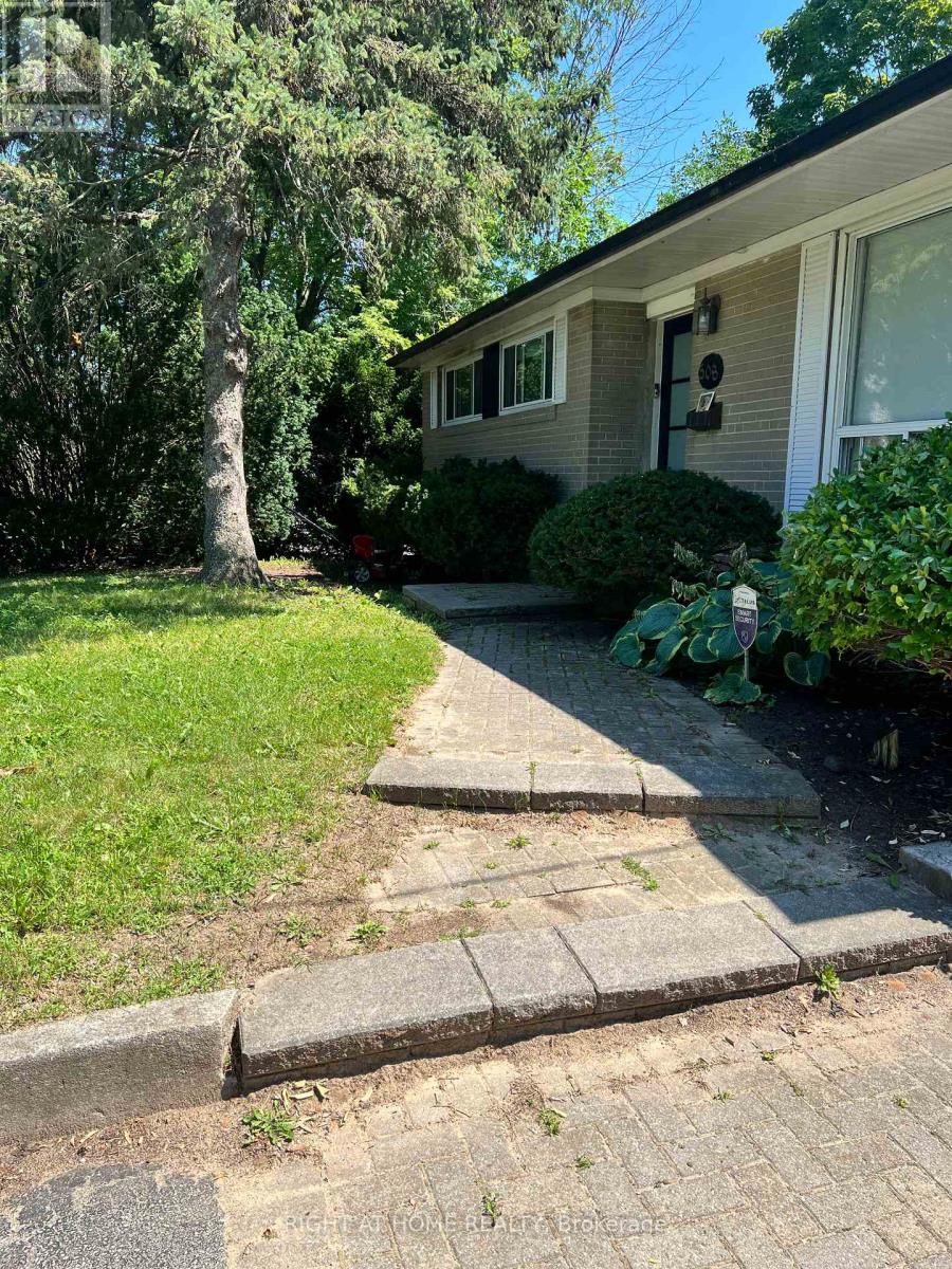 Upper - 508 Stafford Drive, Oakville, Ontario  L6L 4M5 - Photo 5 - W13721850