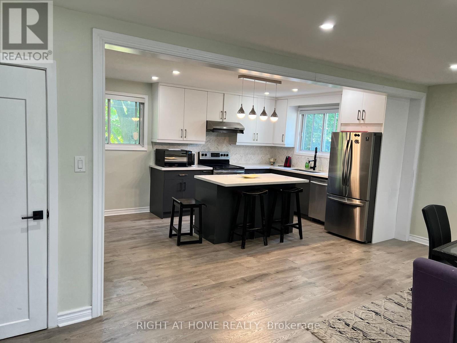 Upper - 508 Stafford Drive, Oakville, Ontario  L6L 4M5 - Photo 6 - W13721850