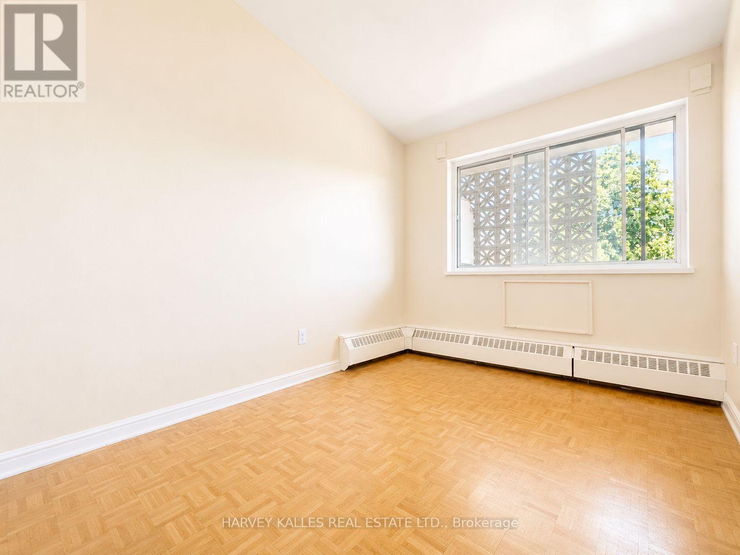 305 - 80 Blackfriar Avenue, Toronto, Ontario  M9R 3S9 - Photo 8 - W13721896