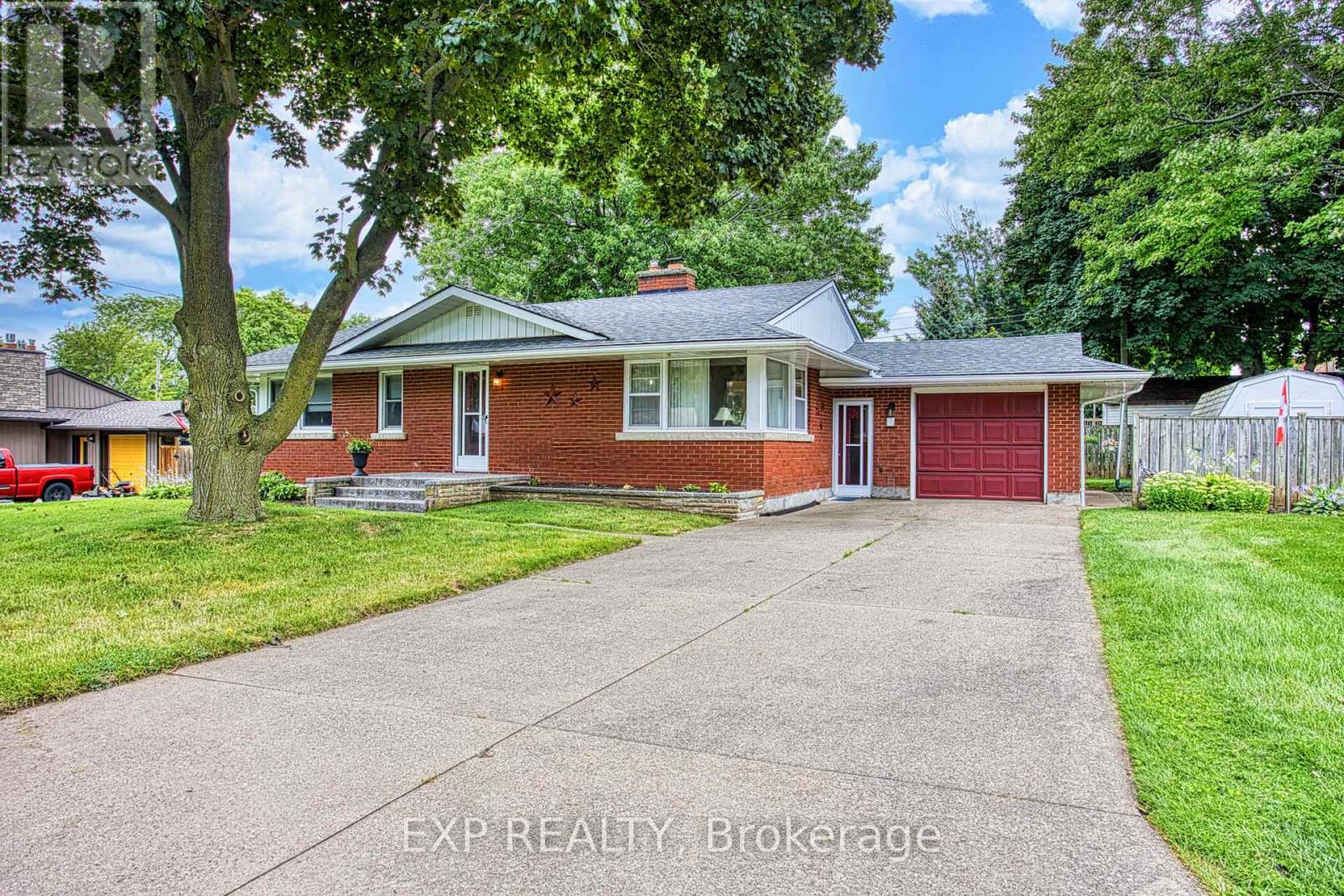 6 CHERRYWOOD AVENUE, Grimsby, Ontario