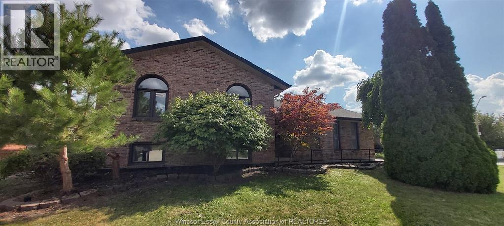 MLS# 26021045: 8339 KINGSTON CRESCENT, Windsor, Canada