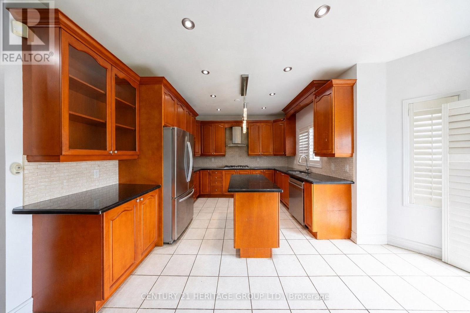 Main & 2nd - 92 Edenbrook Hill Drive, Brampton, Ontario  L7A 2N7 - Photo 9 - W13721582
