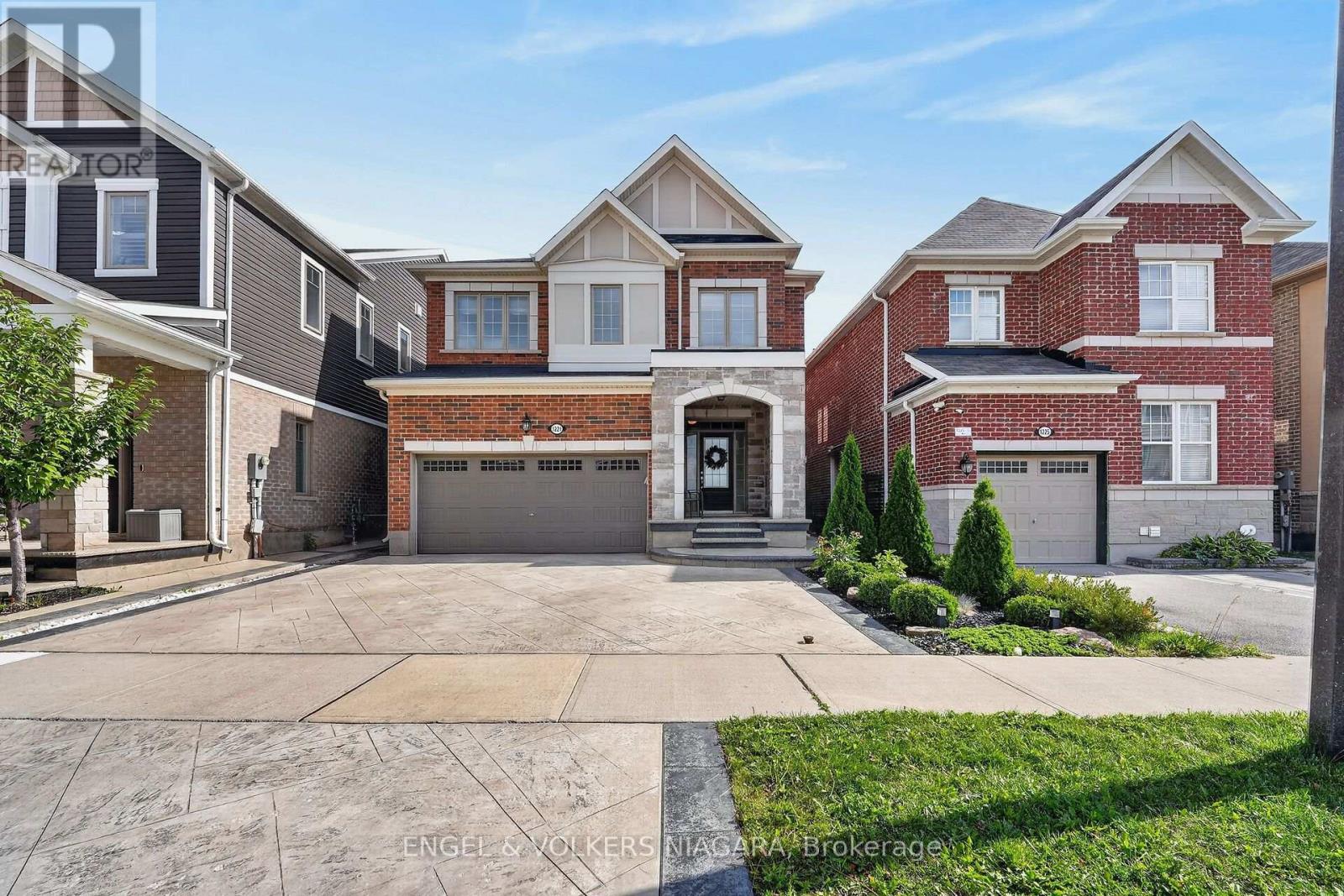 1221 Rose Way S, Milton, Ontario  L9E 1L9 - Photo 2 - W13722000
