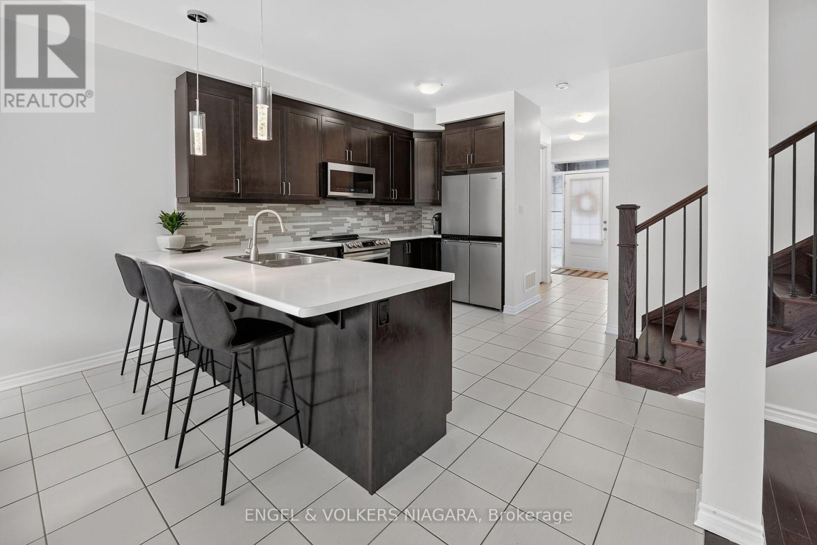 1221 Rose Way S, Milton, Ontario  L9E 1L9 - Photo 8 - W13722000