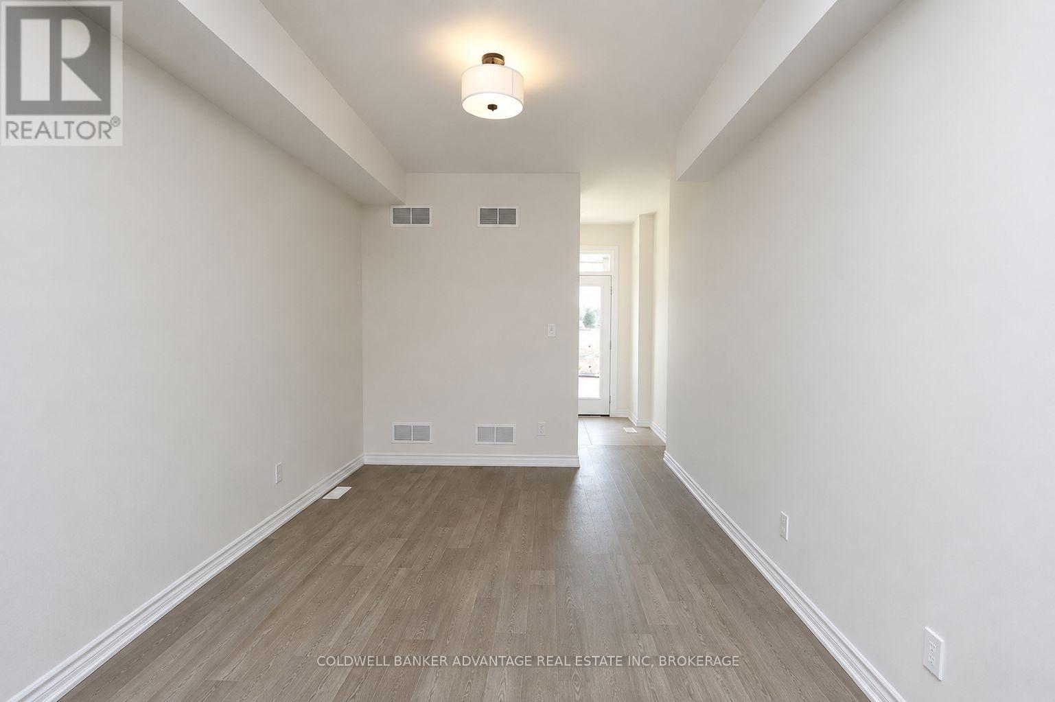 138 Renfrew Trail, Welland, Ontario  L3C 0K2 - Photo 2 - X13722016