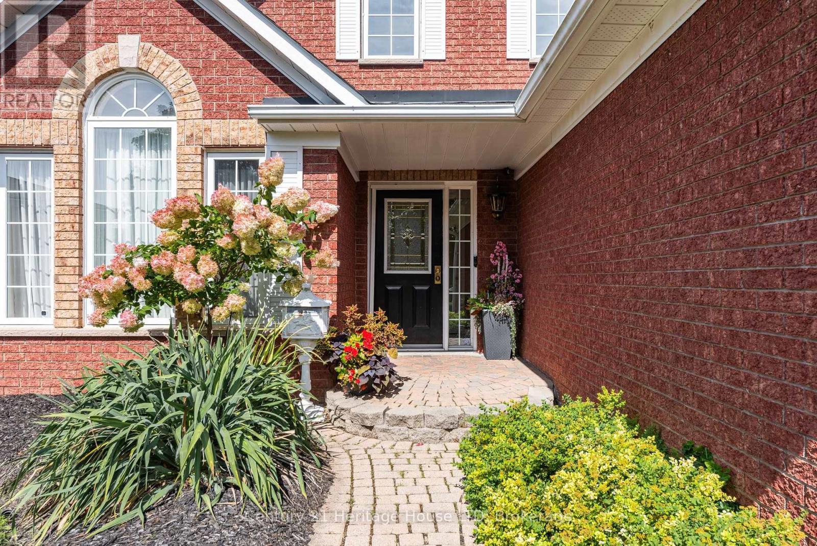 52 Farris Avenue, St. Catharines, Ontario  L2S 3W6 - Photo 4 - X13722060