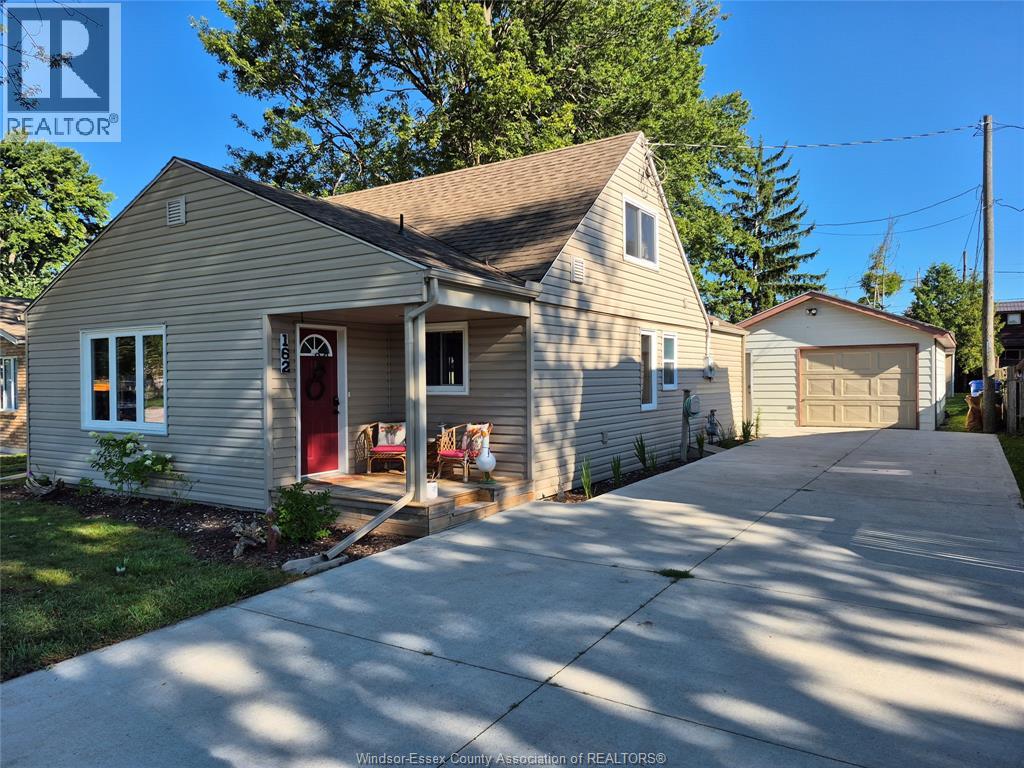 162 Munger Avenue West, Harrow, Ontario  N0R 1G0 - Photo 1 - 26020916