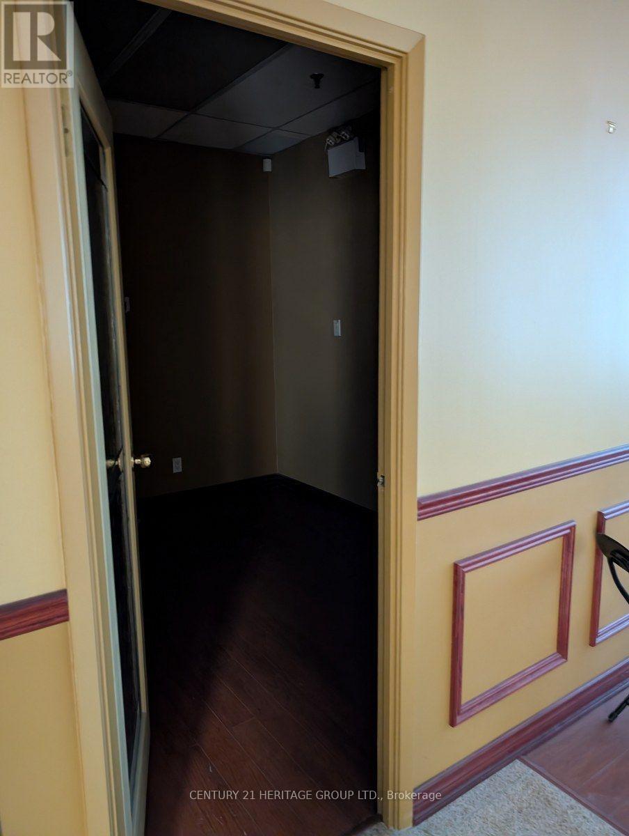 328 & 331 - 550 Highway 7 E, Richmond Hill, Ontario  L4B 3Z4 - Photo 4 - N13702034