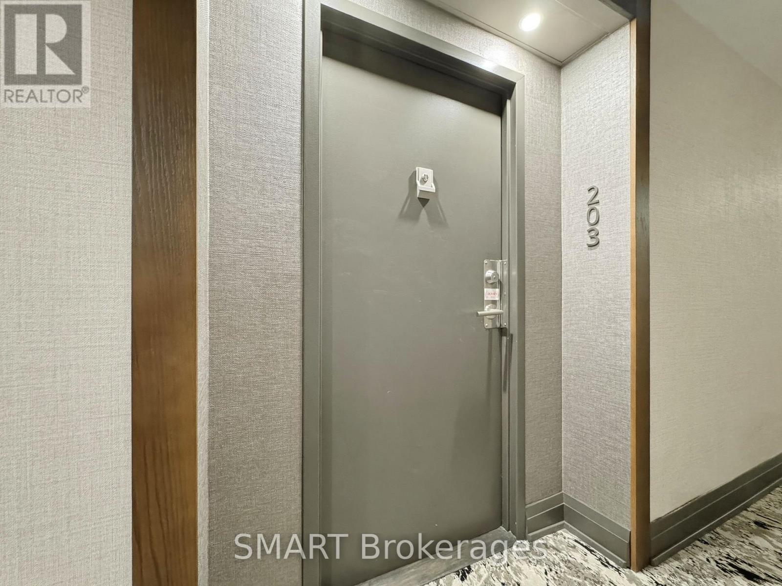 203 - 1111 Bough Beeches Boulevard, Mississauga, Ontario  L4W 4N1 - Photo 4 - W13500224