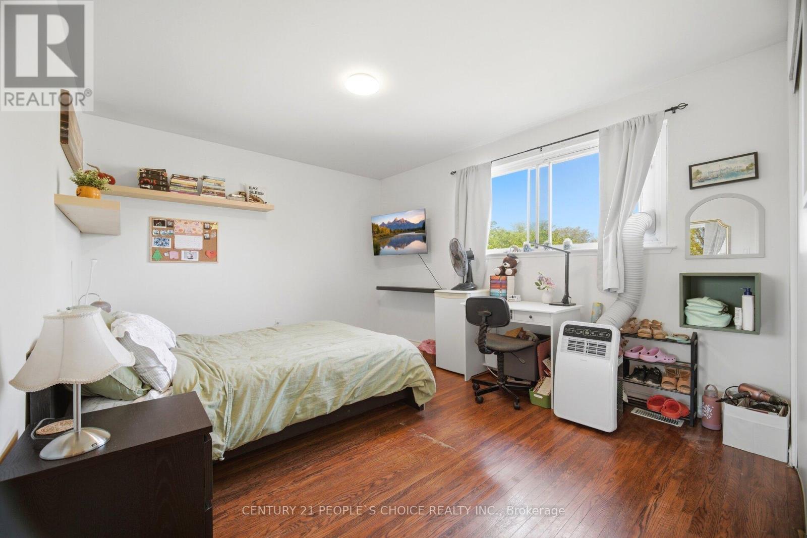 4 Furness Crescent, Toronto, Ontario  M9V 3V1 - Photo 18 - W13623814