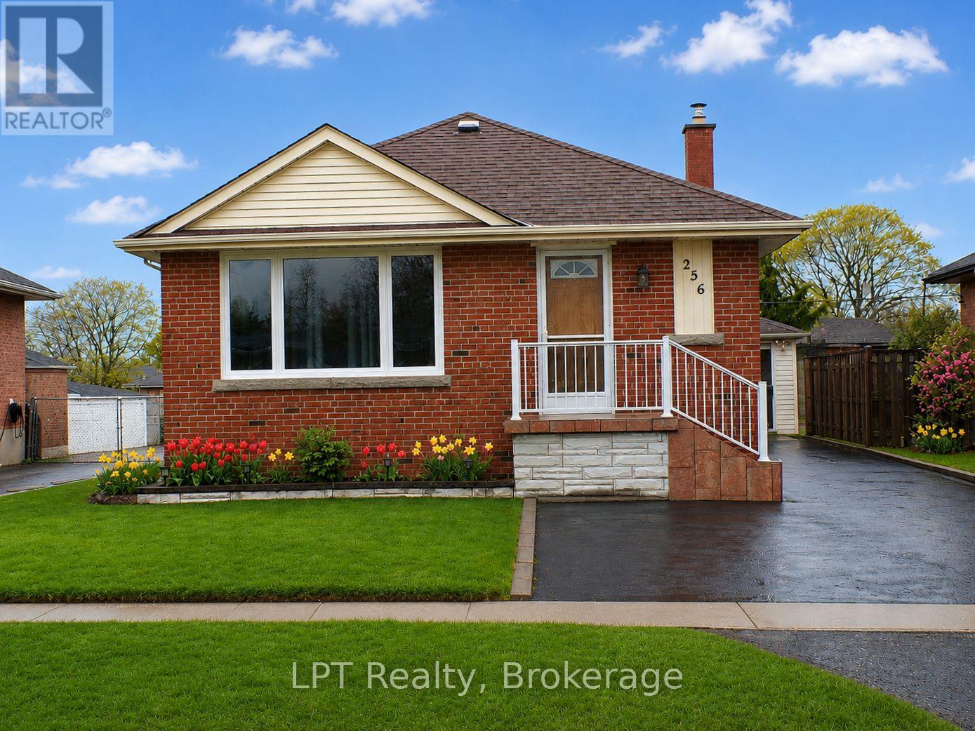 256 FAREWELL STREET, Oshawa, Ontario