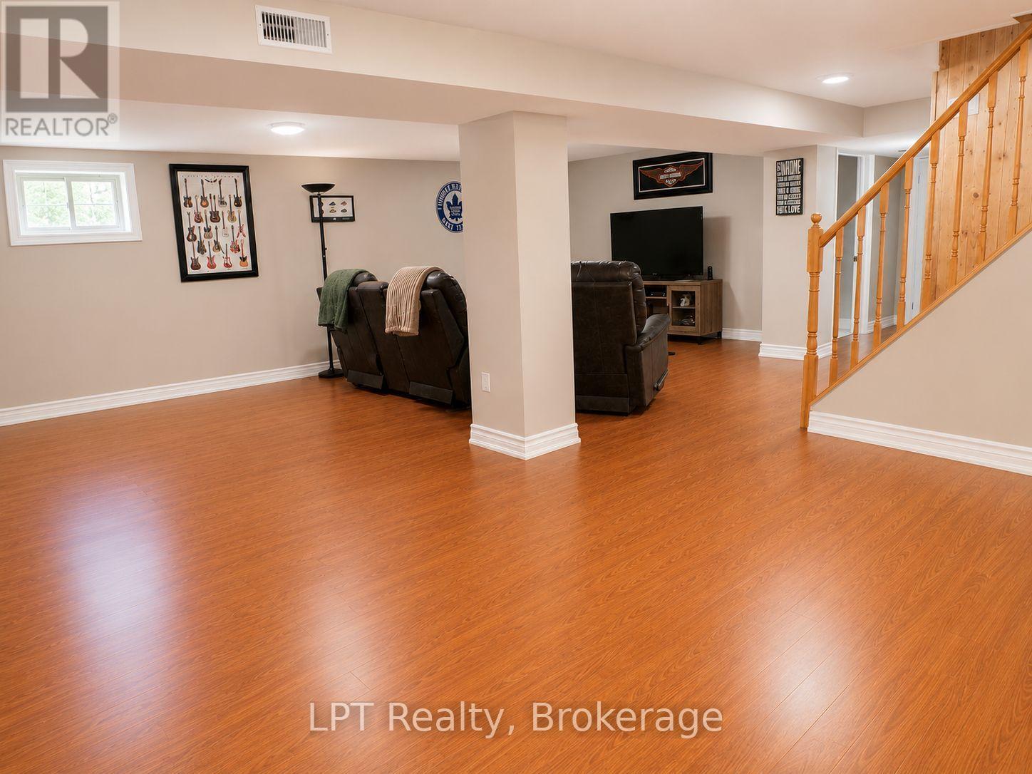 256 Farewell Street, Oshawa, Ontario  L1H 6L9 - Photo 11 - E13722062