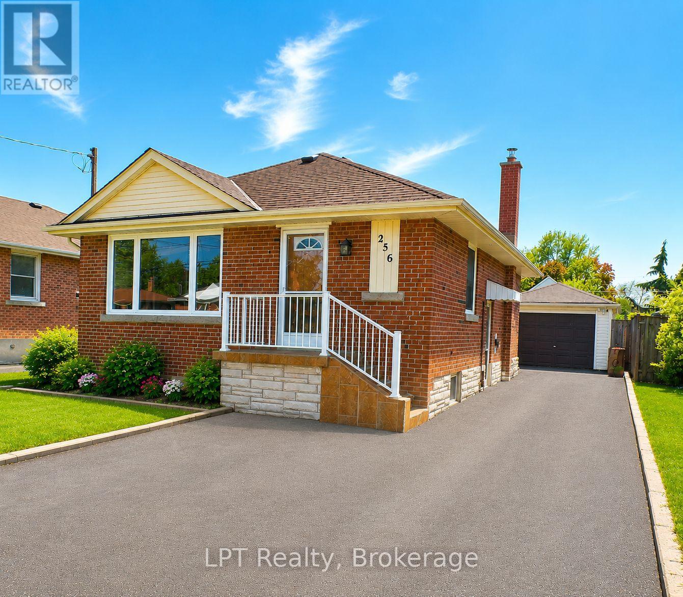 256 Farewell Street, Oshawa, Ontario  L1H 6L9 - Photo 2 - E13722062