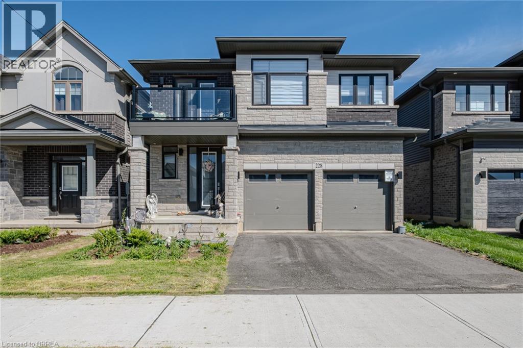 228 Longboat Run W, Brantford, Ontario  N3T 0X1 - Photo 2 - 40858457