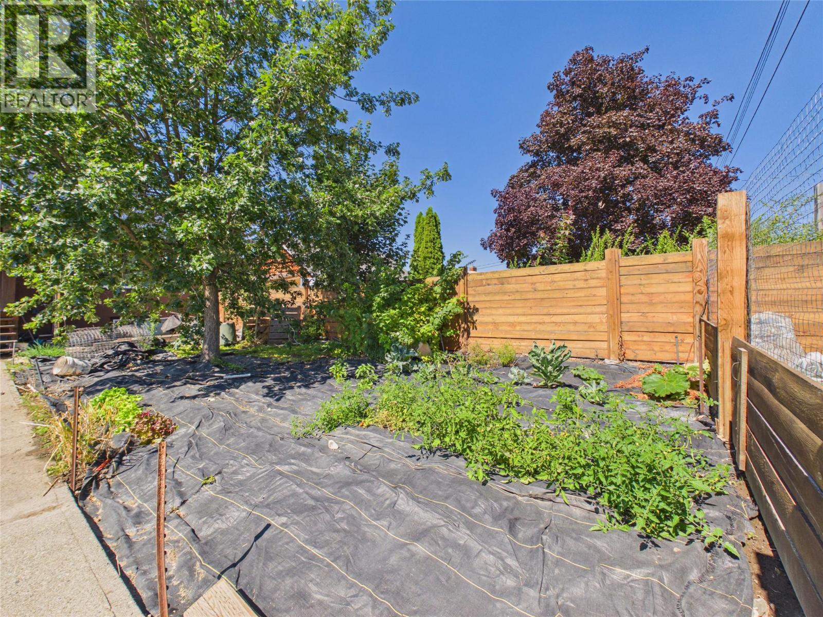 323 16th Avenue S, Cranbrook, British Columbia V1C 2Z8 - Photo 8 - 10398956