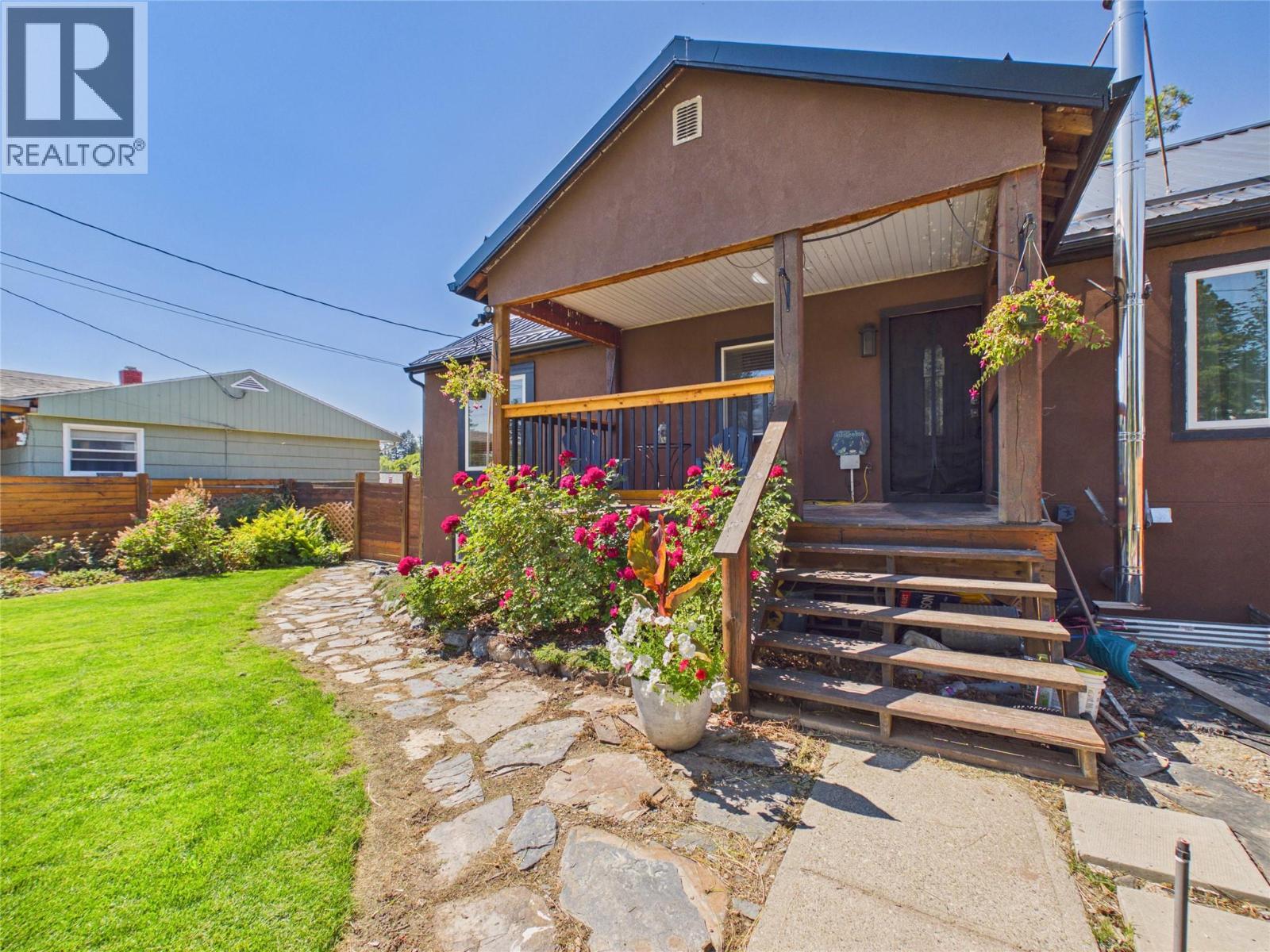 323 16th Avenue S, Cranbrook, British Columbia V1C 2Z8 - Photo 2 - 10398956