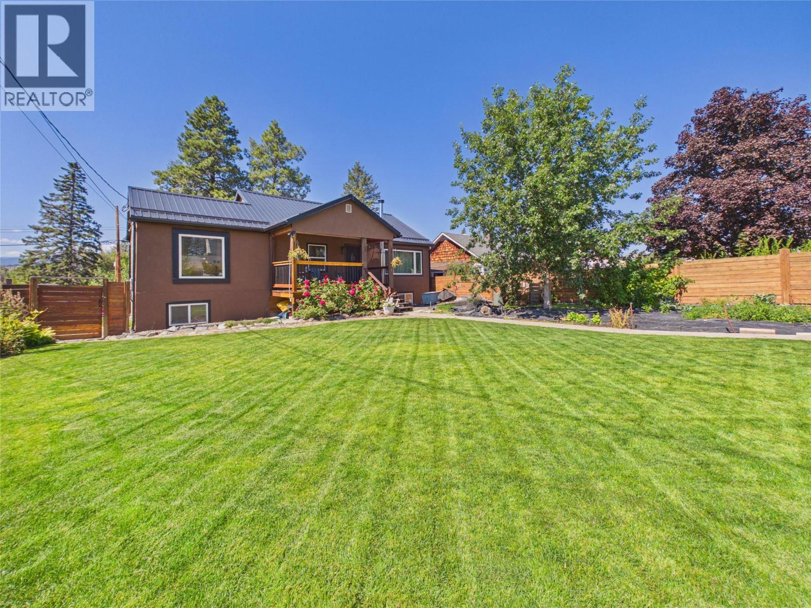 323 16th Avenue S, Cranbrook, British Columbia V1C 2Z8 - Photo 1 - 10398956