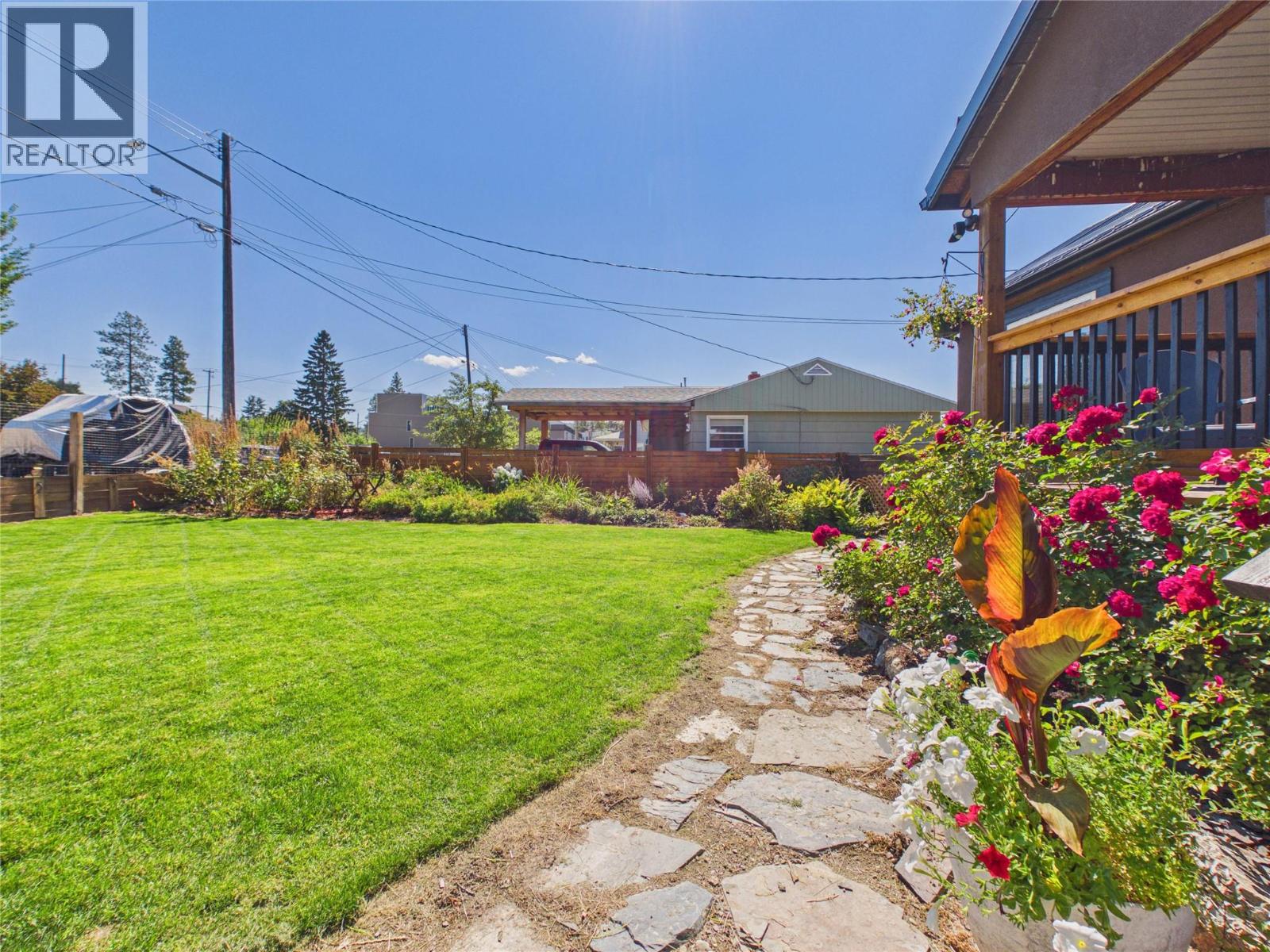 323 16th Avenue S, Cranbrook, British Columbia V1C 2Z8 - Photo 3 - 10398956