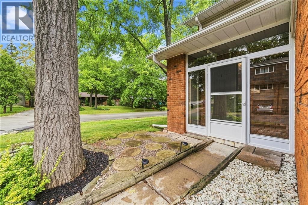 1270 Gainsborough Drive Unit# 61, Oakville, Ontario  L6H 2L2 - Photo 3 - 40857364