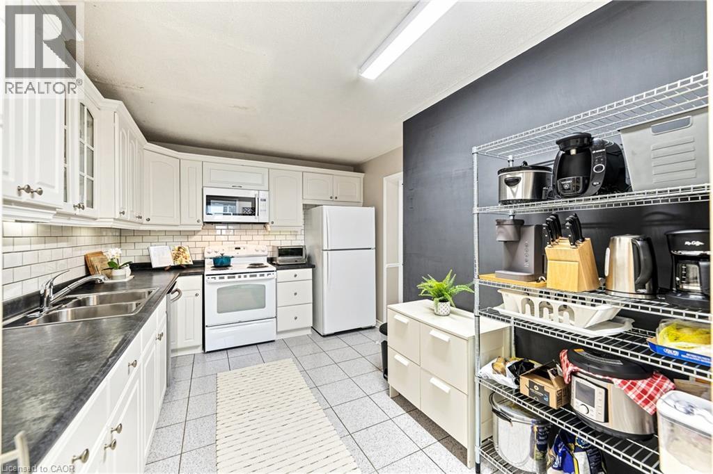 1270 Gainsborough Drive Unit# 61, Oakville, Ontario  L6H 2L2 - Photo 6 - 40857364
