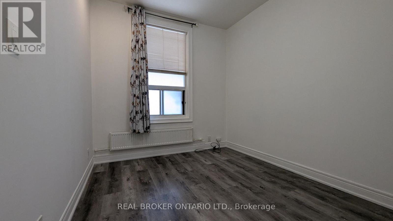 4 - 2199 Gerrard Street E, Toronto, Ontario  M4E 2C6 - Photo 7 - E13504220